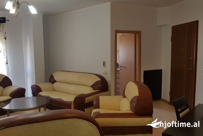 Shtepi me qera 2+1 ne Tirane - 600 Euro