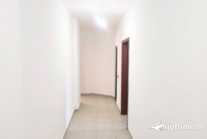 Shtepi ne shitje Apartament ne Tirane, 2+1, Mobilimi E mobiluar, Pagesa 95,000  Euro.