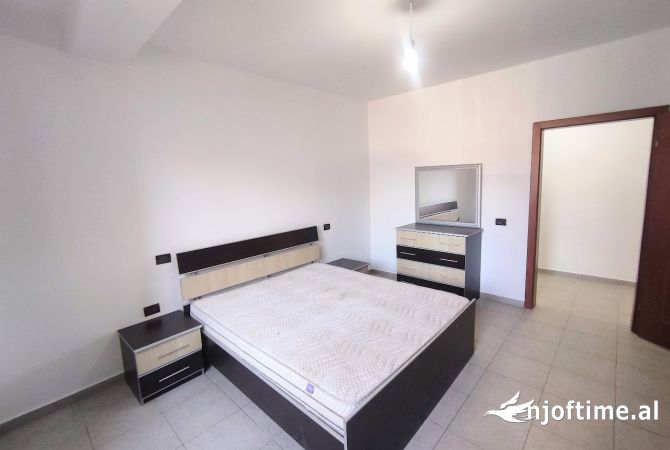 Shtepi ne shitje Apartament ne Tirane, 2+1, Mobilimi E mobiluar, Pagesa 95,000  Euro.
