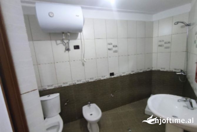 Shtepi ne shitje Apartament ne Tirane, 2+1, Mobilimi E mobiluar, Pagesa 95,000  Euro.