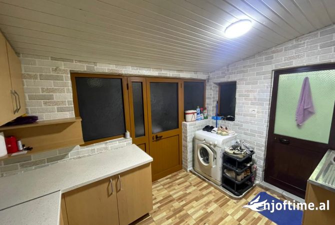 Shtepi me qera Apartament ne Tirane, 1+1, Mobilimi E mobiluar, Pagesa 260  Euro.