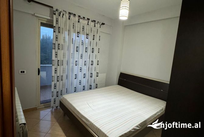 Shtepi me qera Apartament ne Tirane, 2+1, Mobilimi E mobiluar, Pagesa 430  Euro.