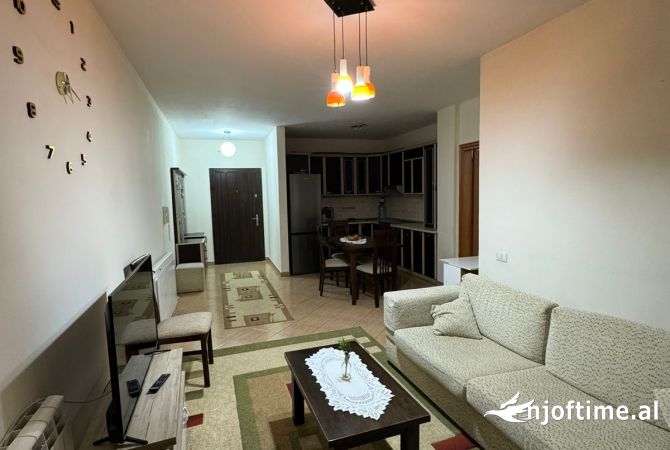 Shtepi me qera Apartament ne Tirane, 2+1, Mobilimi E mobiluar, Pagesa 430  Euro.