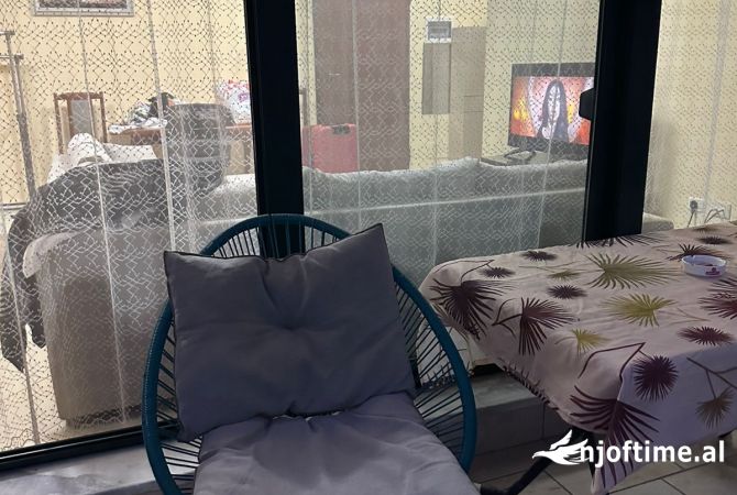 Shtepi me qera Apartament ne Tirane, 1+1, Mobilimi E mobiluar, Pagesa 550  Euro.