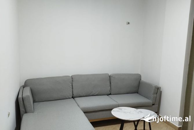 Shtepi me qera 2+1 ne Tirane - 400 Euro