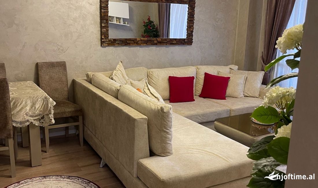 Shtepi me qera Apartament ne Tirane, 3+1, Mobilimi E mobiluar, Pagesa 900  Euro.