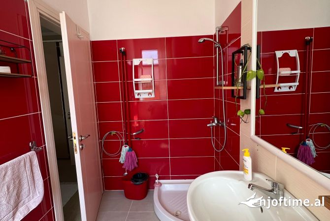 Shtepi ne shitje Apartament ne Tirane, 2+1, Mobilimi E mobiluar, Pagesa 215,000  Euro.