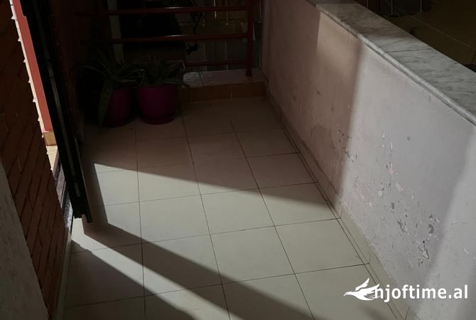 Shtepi me qera Apartament ne Tirane, 2+1, Mobilimi Bosh, pa mobiluar, Pagesa 50,000  Leke.