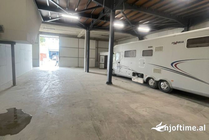 Ambient biznesi me qera 4+1 ne Tirane - 2,800 Euro