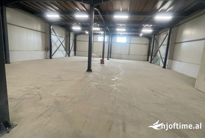 Ambient biznesi me qera 4+1 ne Tirane - 2,800 Euro