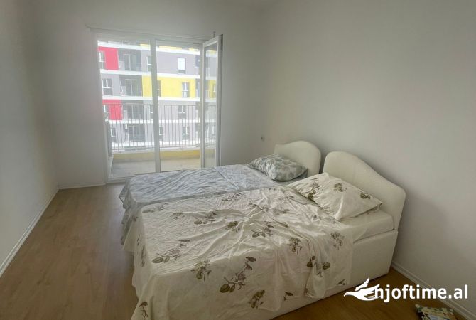 Shtepi ne shitje Apartament ne Tirane, 2+1, Mobilimi Pjeserisht e mobiluar, Pagesa 105,000  Euro.