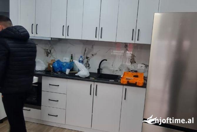 Shtepi me qera Apartament ne Tirane, 1+1, Mobilimi E mobiluar, Pagesa 320  Euro.