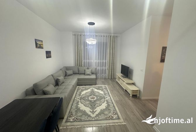 Shtepi me qera Apartament ne Tirane, 2+1, Mobilimi E mobiluar, Pagesa 400  Euro.