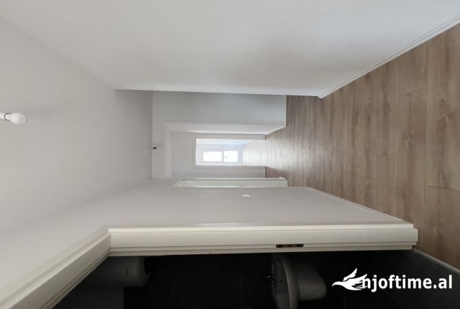 Shtepi me qera Apartament ne Tirane, 3+1, Mobilimi Pjeserisht e mobiluar, Pagesa 400  Euro.