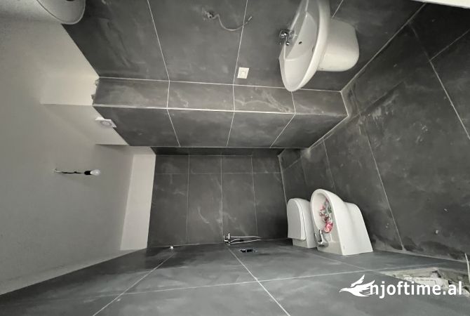 Shtepi me qera Apartament ne Tirane, 3+1, Mobilimi Pjeserisht e mobiluar, Pagesa 400  Euro.
