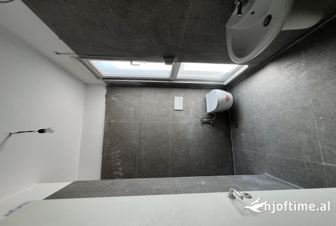 Shtepi me qera Apartament ne Tirane, 3+1, Mobilimi Pjeserisht e mobiluar, Pagesa 400  Euro.