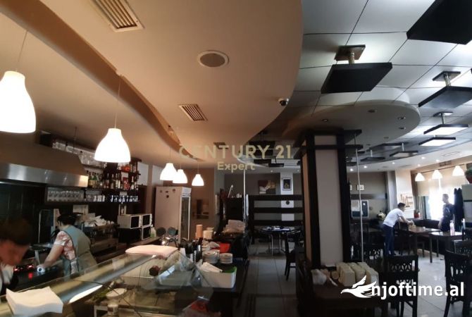 Shitet Bar-Restaurant prane Rruges Dritan Hoxha!