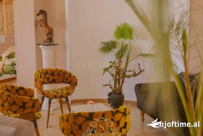 Ambient biznesi me qera 5+1 ne Durres - 11,000 Euro