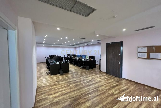 Ambient biznesi me qera 3+1 ne Tirane - 3,000 Euro