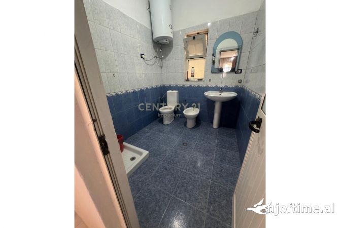 Shtepi me qera Shtepi Private ne Tirane, 1+1, Mobilimi E mobiluar, Pagesa 400  Euro.