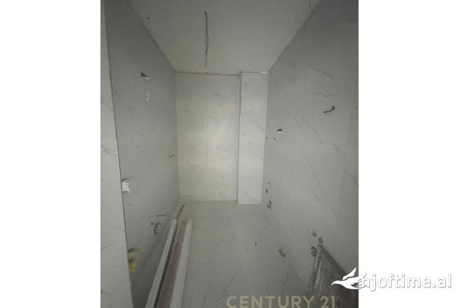 Apartament 2+1 me Qira ne Liqenin e Tiranes 🌊