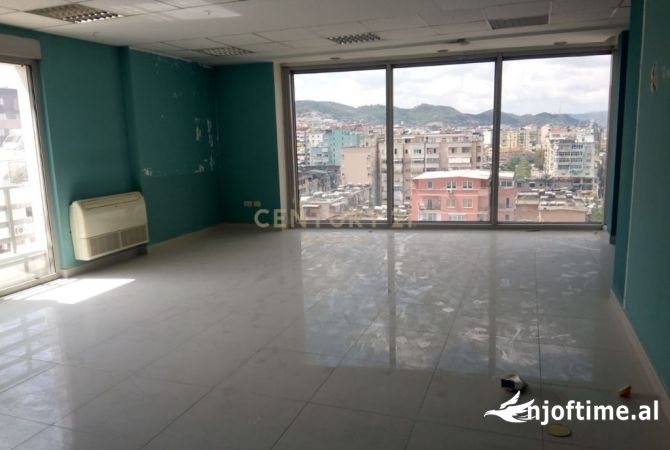 Ambient biznesi me qera 3+1 ne Tirane - 3,300 Euro