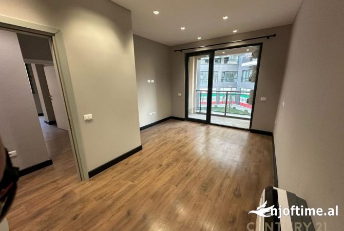 Ambient biznesi me qera 3+1 ne Tirane - 1,400 Euro