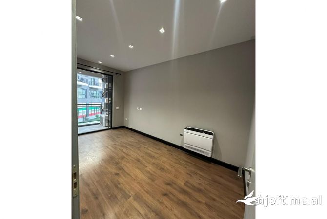 Ambient biznesi me qera 3+1 ne Tirane - 1,400 Euro