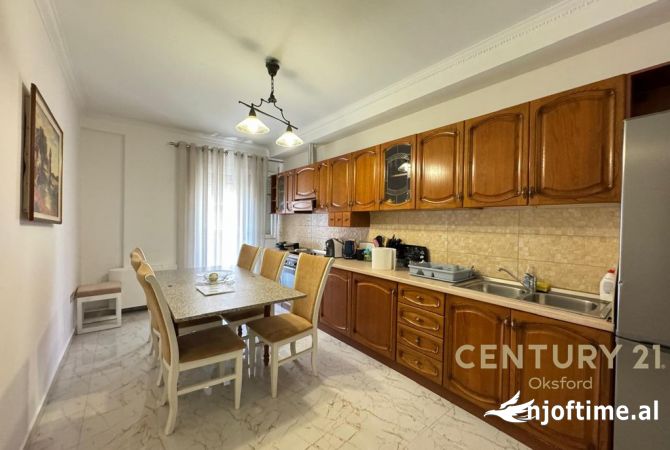Shtepi me qera 4+1 ne Tirane - 950 Euro
