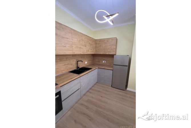 Shtepi me qera 2+1 ne Tirane - 550 Euro