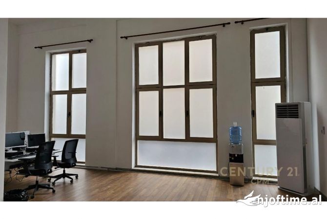 Ambient biznesi me qera 3+1 ne Tirane - 1,700 Euro