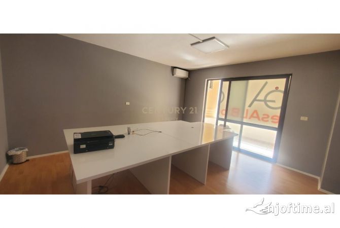 AMBIENT ZYRASH PER QIRA NE ZONEN E ISH BLLOKUT!