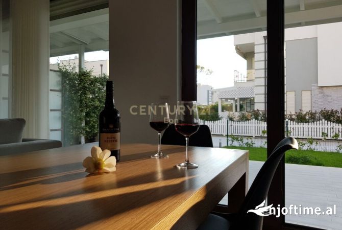 Shtepi me qera 3+1 ne Durres - 2,500 Euro