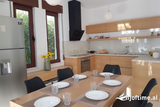 Shtepi me qera 3+1 ne Durres - 2,500 Euro