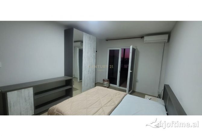 Ambiente Commerciale in Affitto 5+1 a Tirana - 4,000 Euro