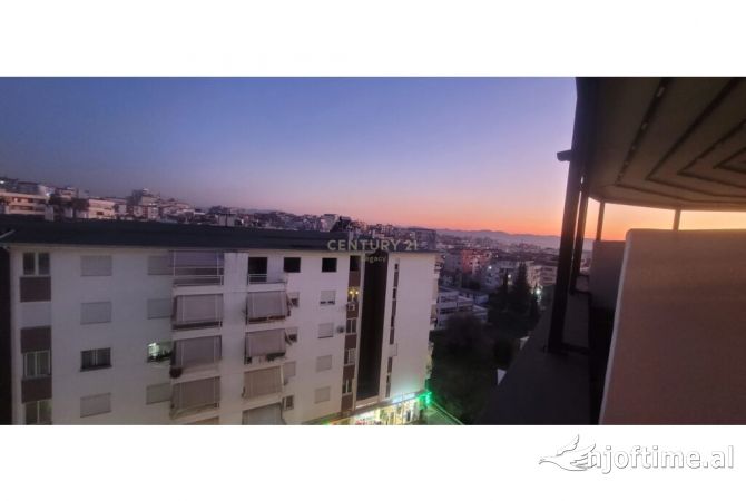 Jepet ambient me qera me 14 dhoma individuale