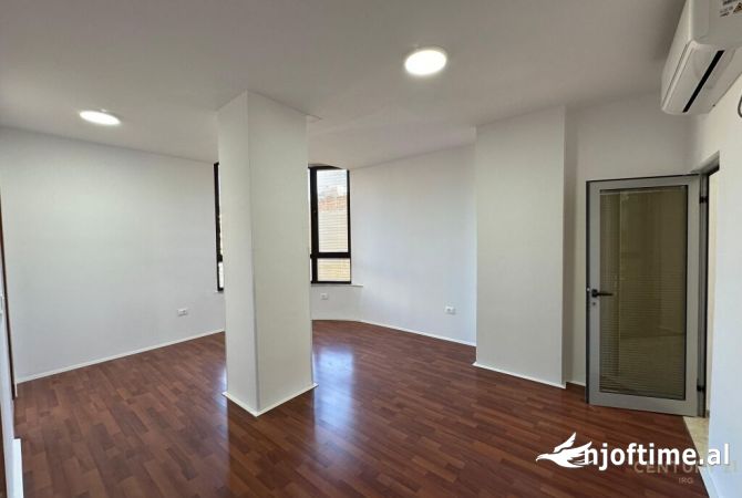 Ambient biznesi me qera 3+1 ne Tirane - 1,800 Euro