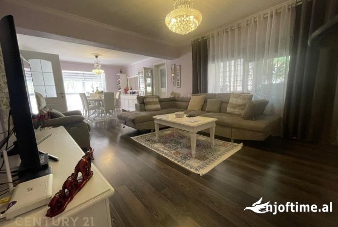 Ambient biznesi me qera 2+1 ne Tirane - 3,000 Euro