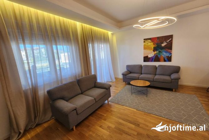 Shtepi me qera 3+1 ne Tirane - 1,300 Euro