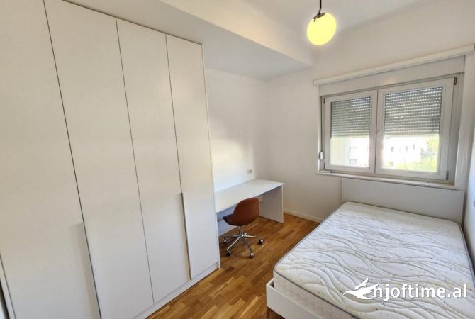 Shtepi me qera 3+1 ne Tirane - 1,300 Euro