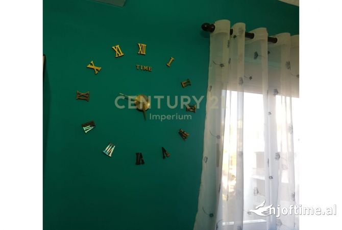 Shtepi me qera Papafingo(kati i catise) ne Durres, Garsoniere, Mobilimi E mobiluar, Pagesa 300  Euro.