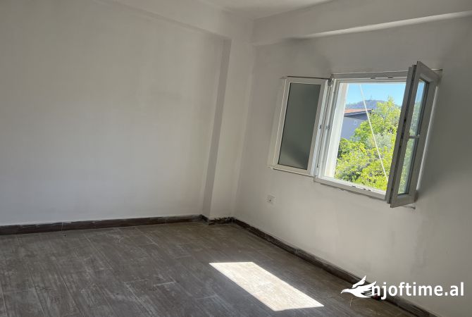 Shtepi ne shitje 1+1 ne Tirane - 90,000 Euro