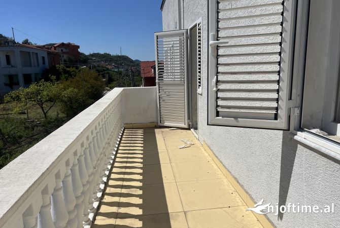 Shtepi ne shitje Apartament ne Tirane, 1+1, Mobilimi Bosh, pa mobiluar, Pagesa 90,000  Euro.