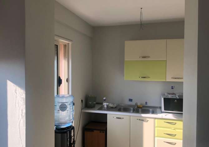 Ambient biznesi me qera 3+1 ne Tirane - 600 Euro