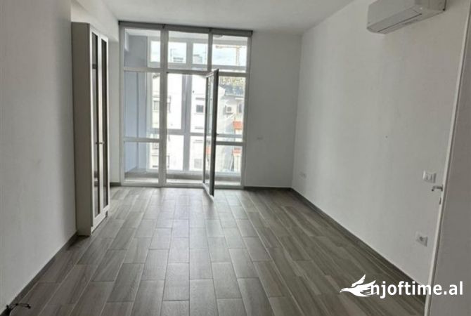 Ambient biznesi me qera 3+1 ne Tirane - 450 Euro