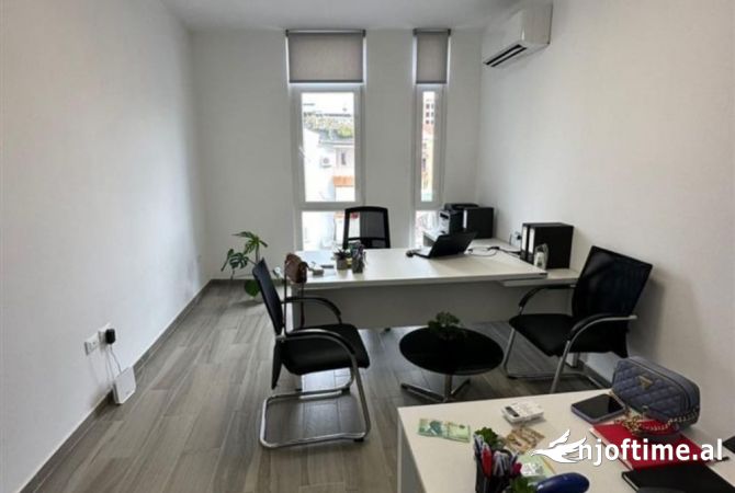 Ambient biznesi me qera 3+1 ne Tirane - 450 Euro