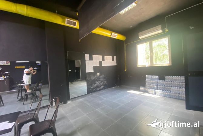 Ambient biznesi me qera 2+1 ne Tirane - 400 Euro