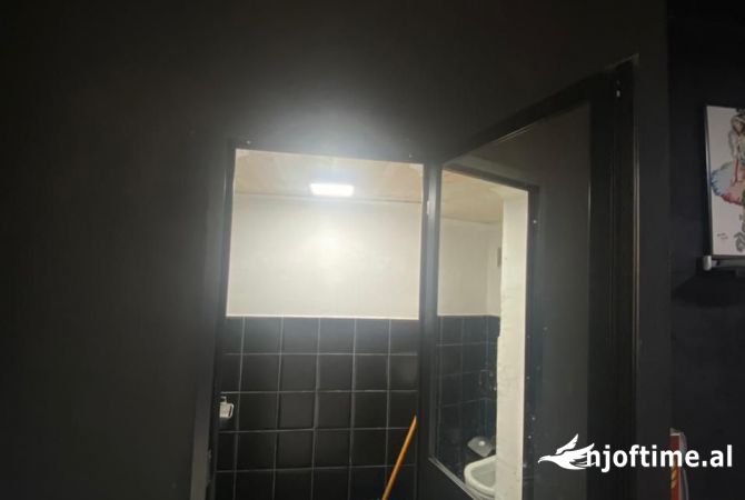 Ambient biznesi me qera 2+1 ne Tirane - 400 Euro