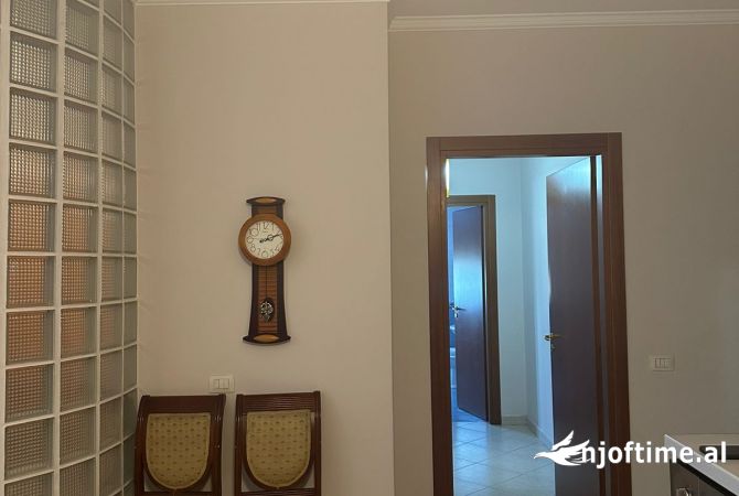 Shtepi me qera 2+1 ne Tirane - 650 Euro