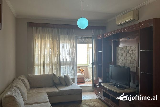 Shtepi me qera 2+1 ne Tirane - 650 Euro